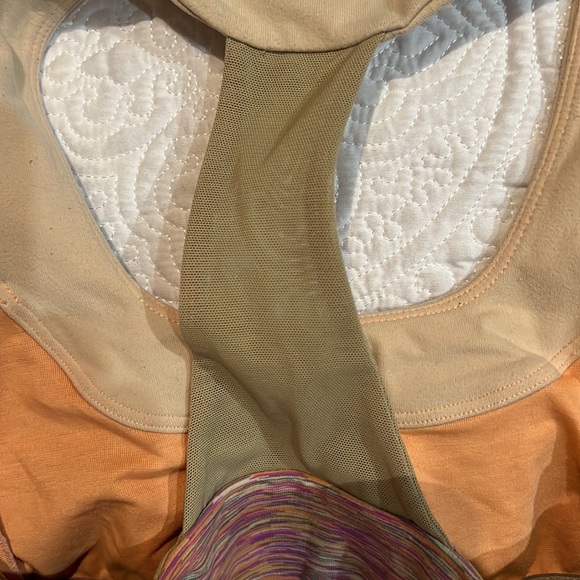 Lululemon athletica scoo neck tank, size 4 - Picture 7 of 13